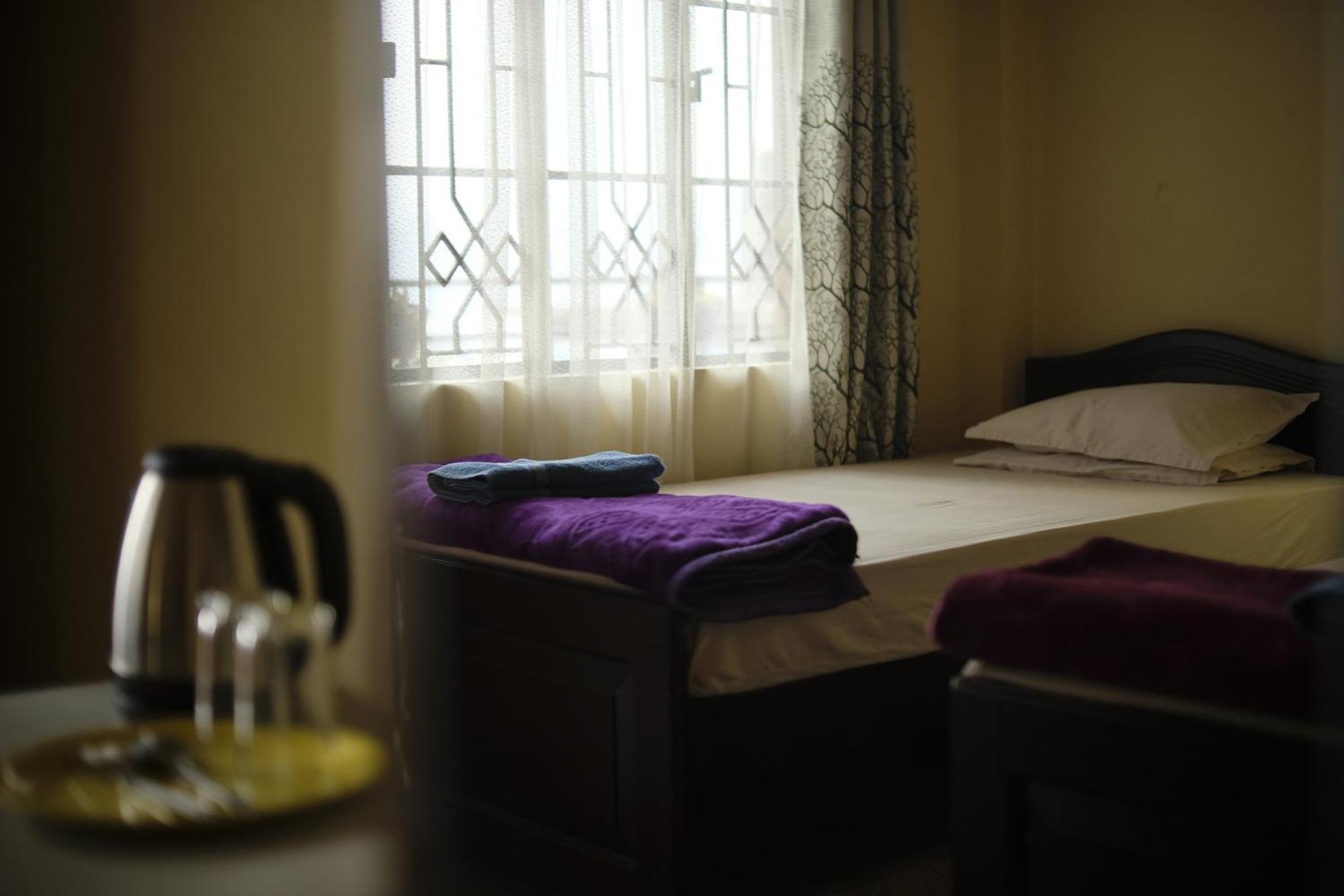 Cafe Sola Bnb Shillong Exteriör bild