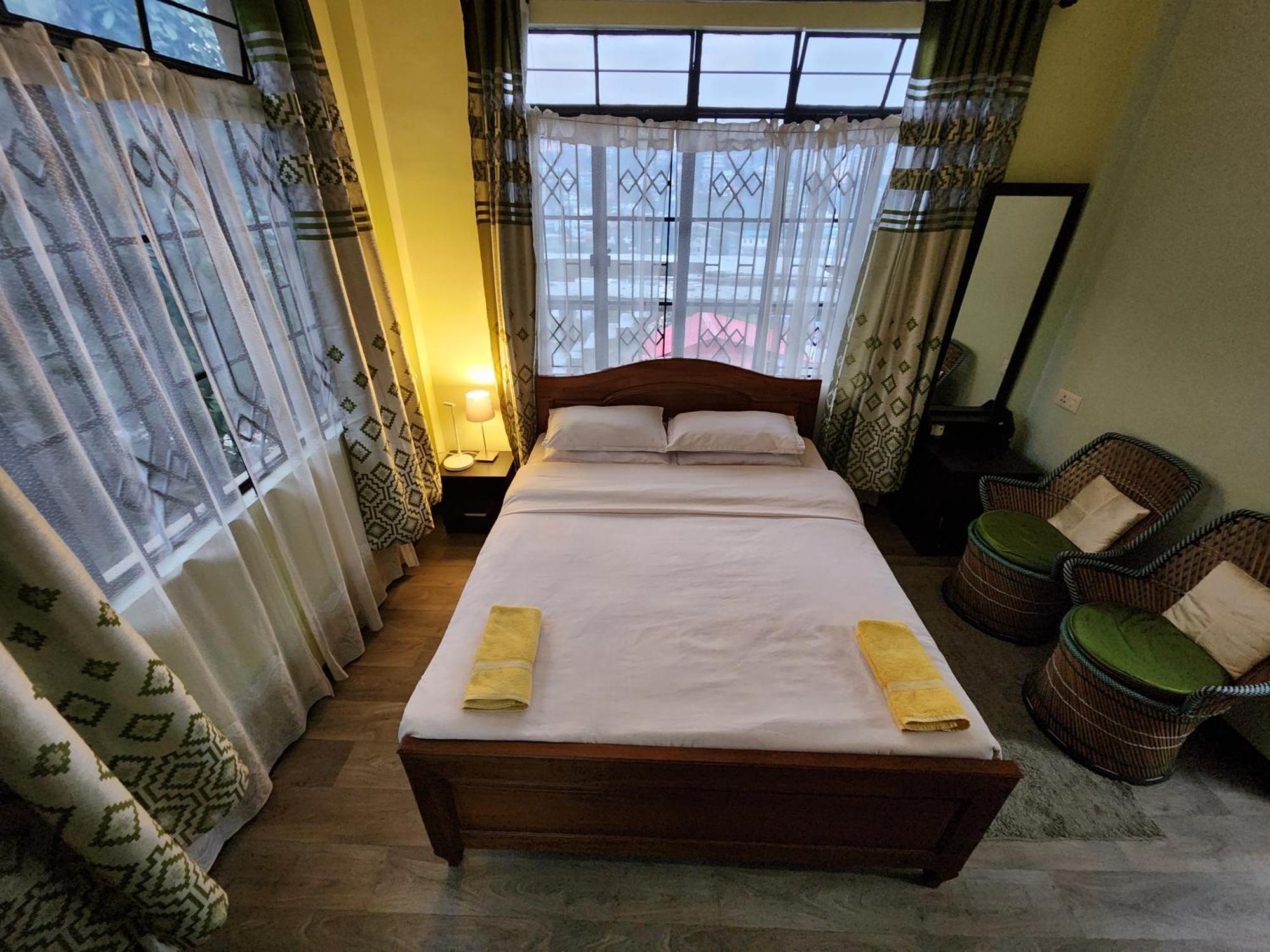 Cafe Sola Bnb Shillong Exteriör bild