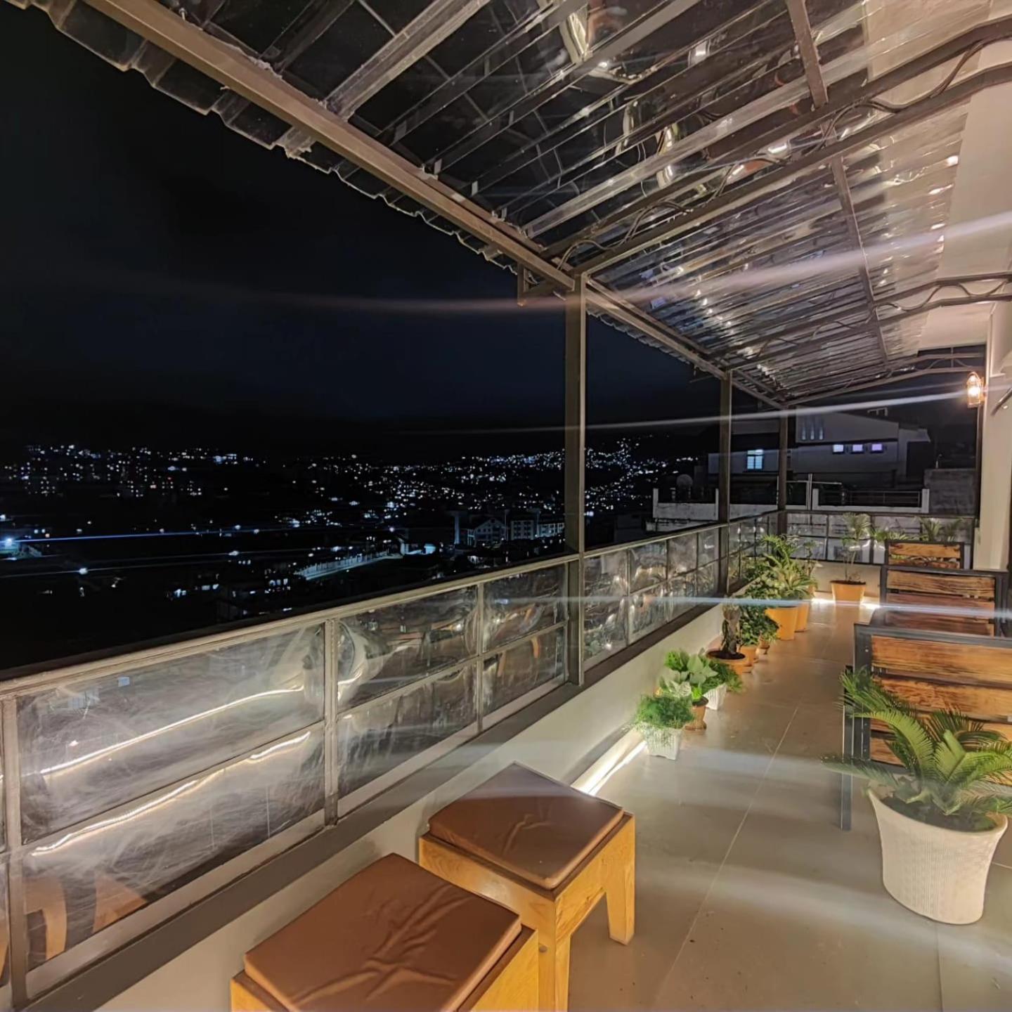 Cafe Sola Bnb Shillong Exteriör bild