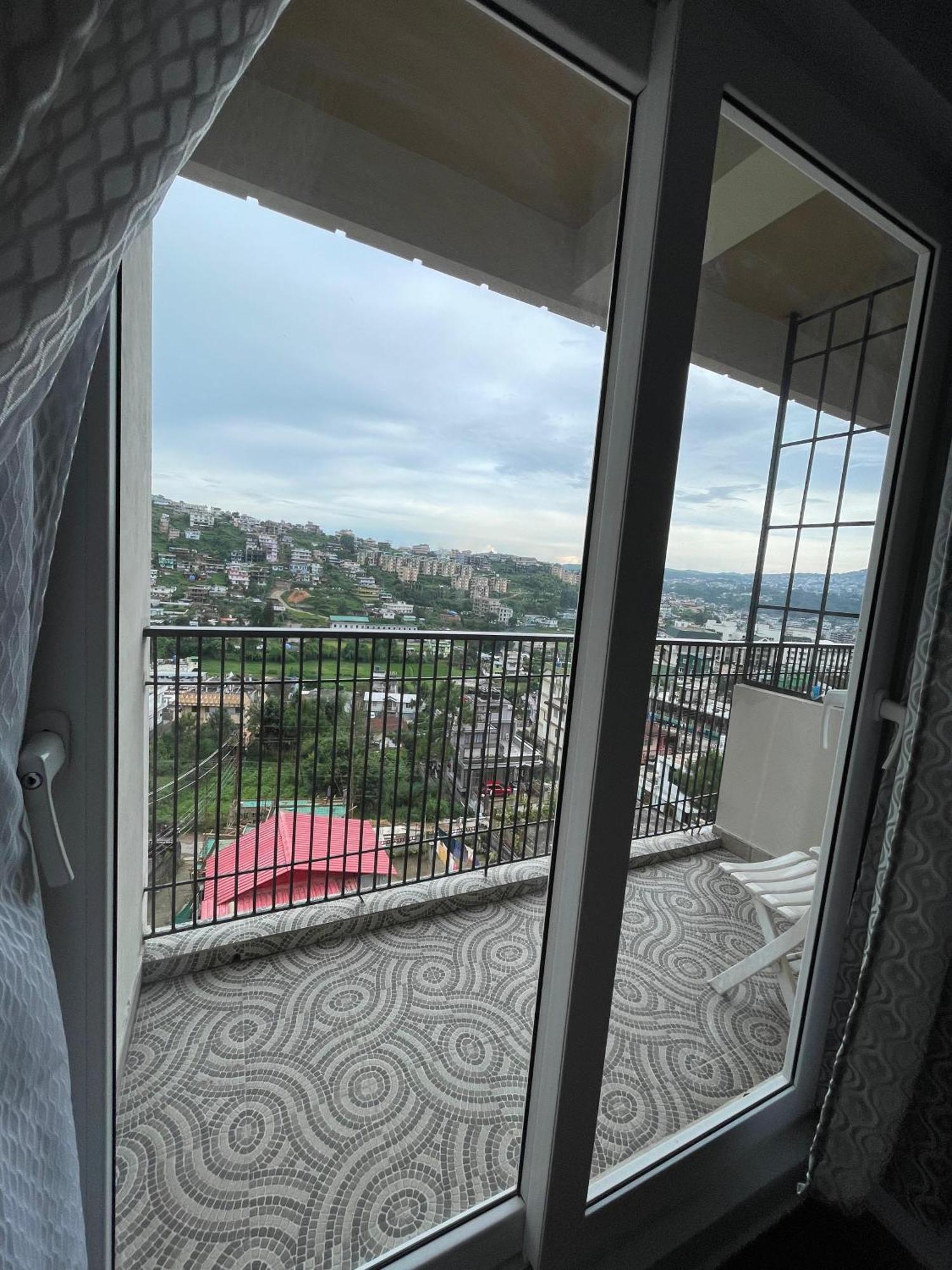 Cafe Sola Bnb Shillong Exteriör bild