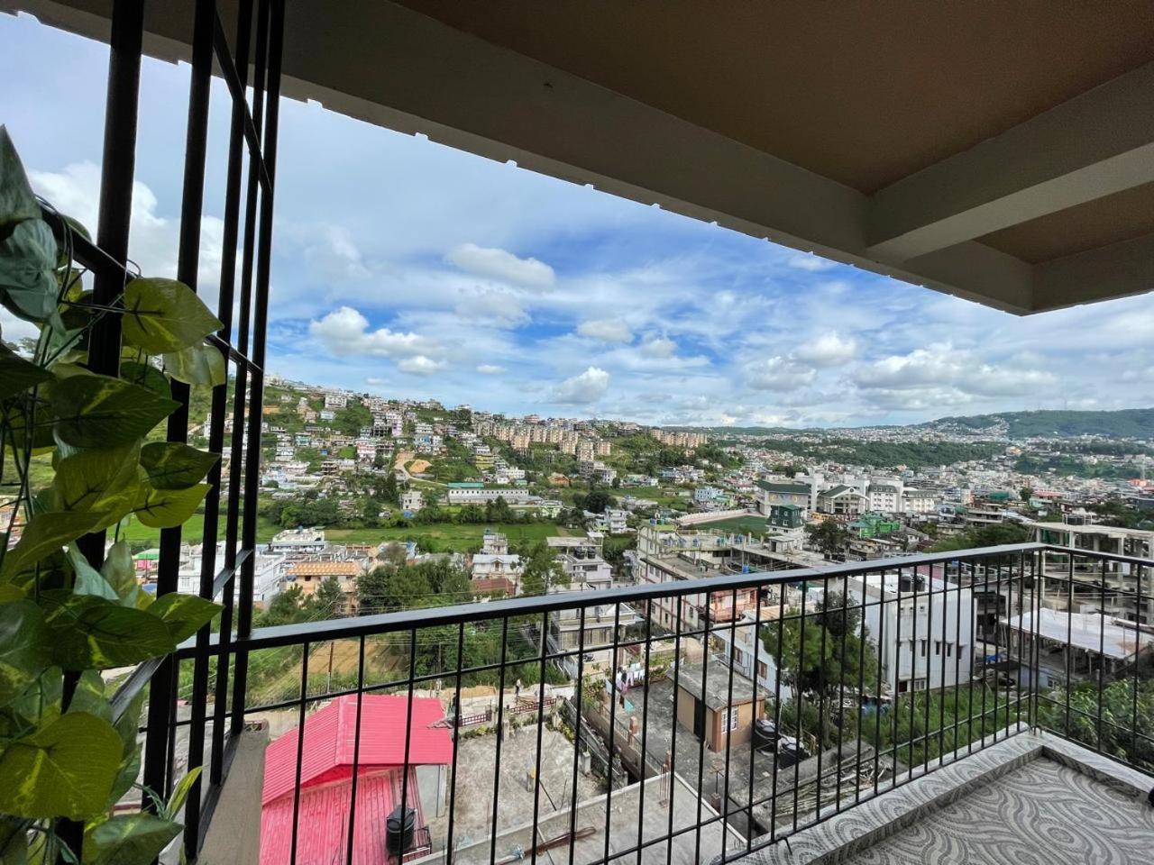 Cafe Sola Bnb Shillong Exteriör bild