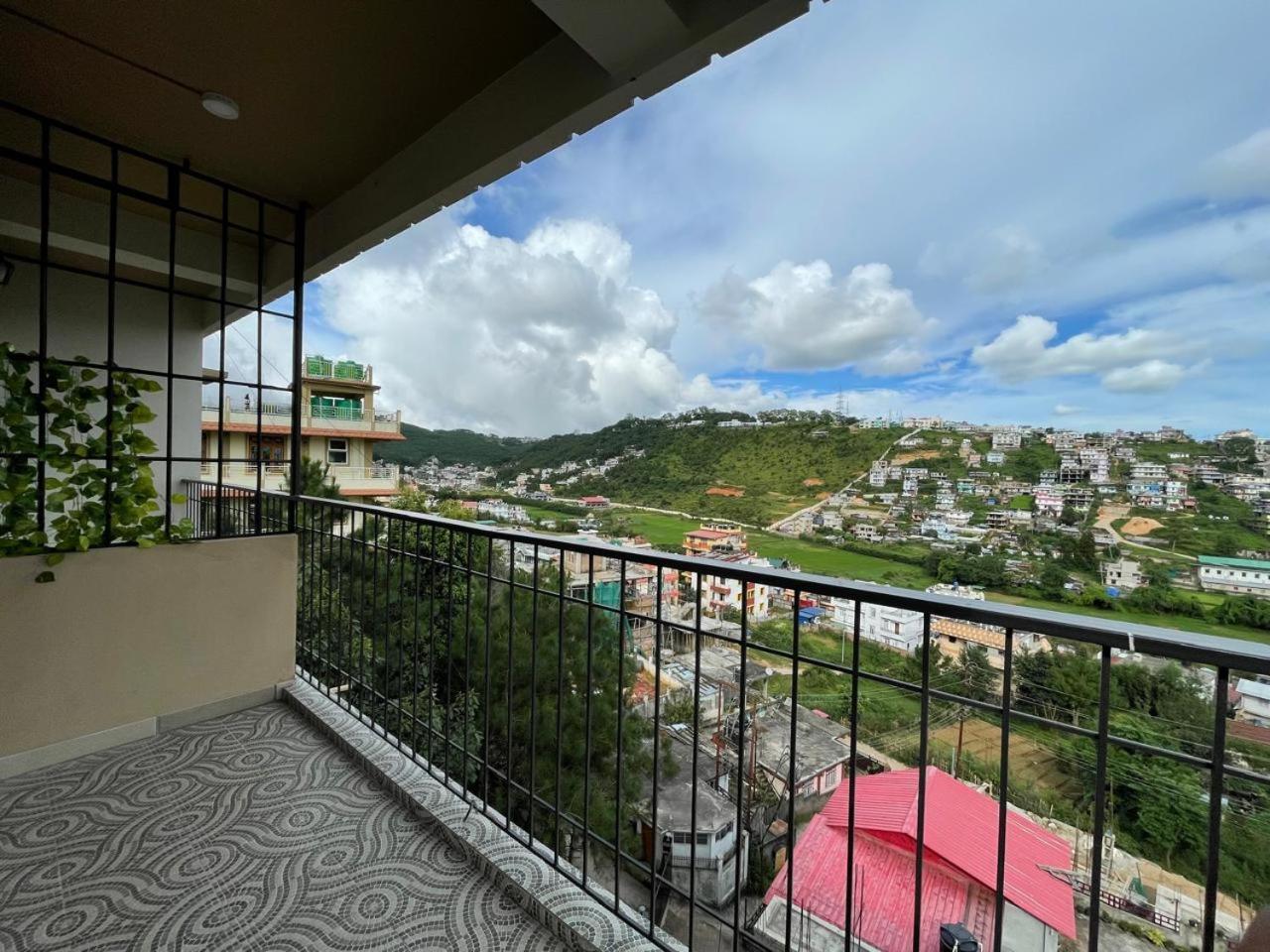 Cafe Sola Bnb Shillong Exteriör bild