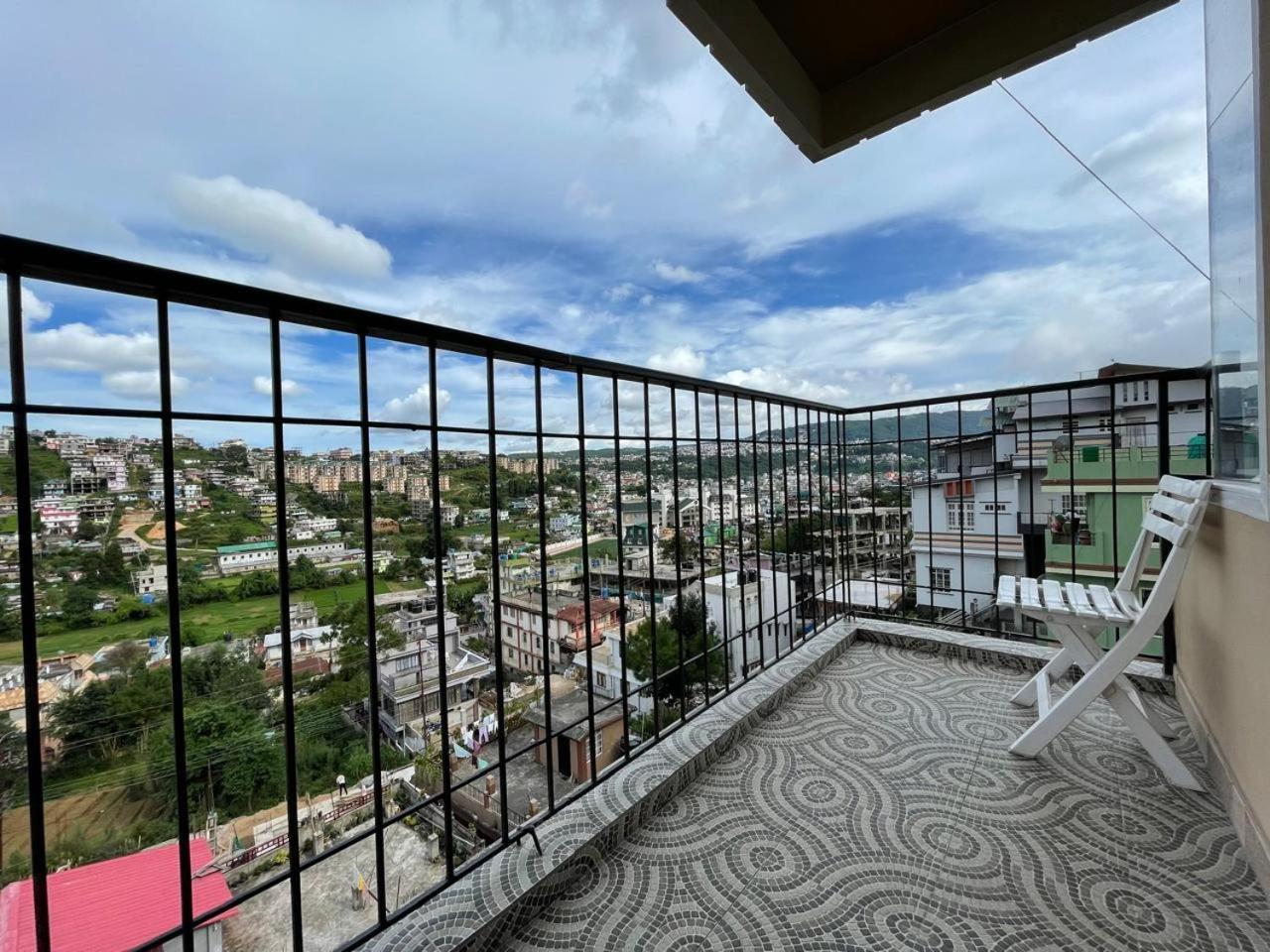 Cafe Sola Bnb Shillong Exteriör bild